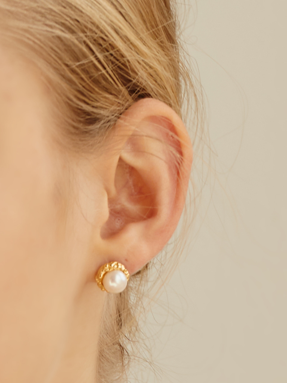 vintage flower pearl earring